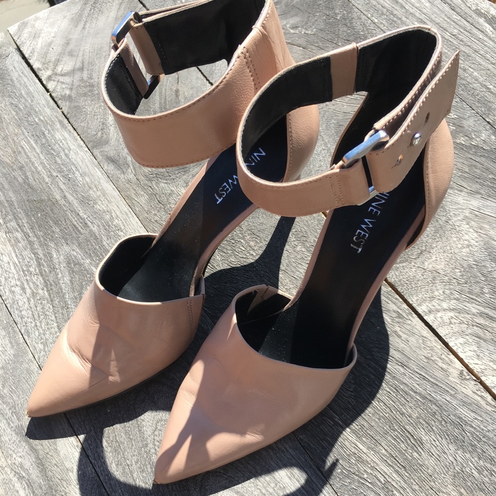 👠Nine West wide ankle buckle heels, nude, sz 7.